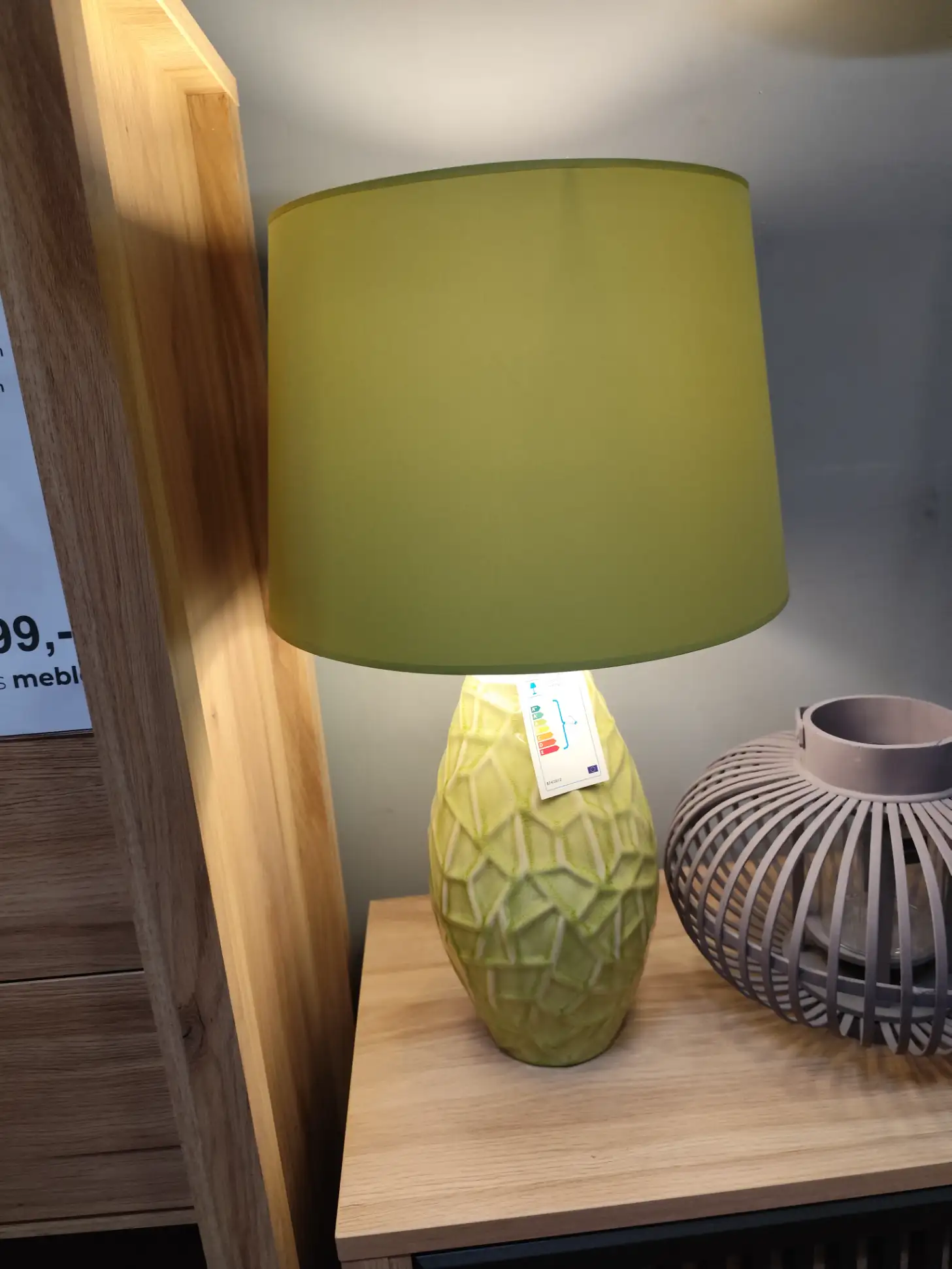 Zielona lampa stołowa z kloszem Zielona lampa stołowa z kloszem