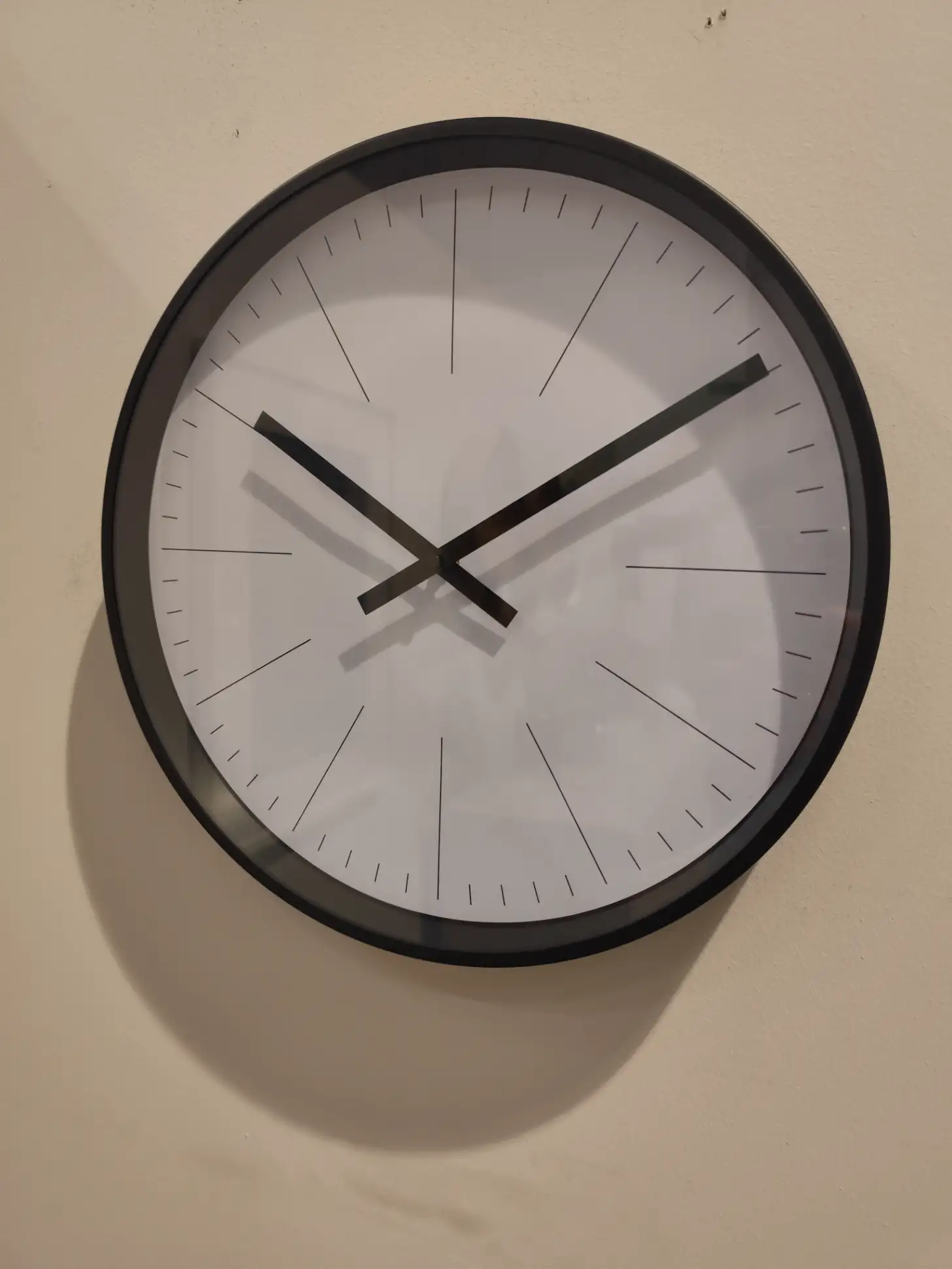 Zegar ścienny SOLITE czarny okrągły Zegar ścienny SOLITE czarny okrągły