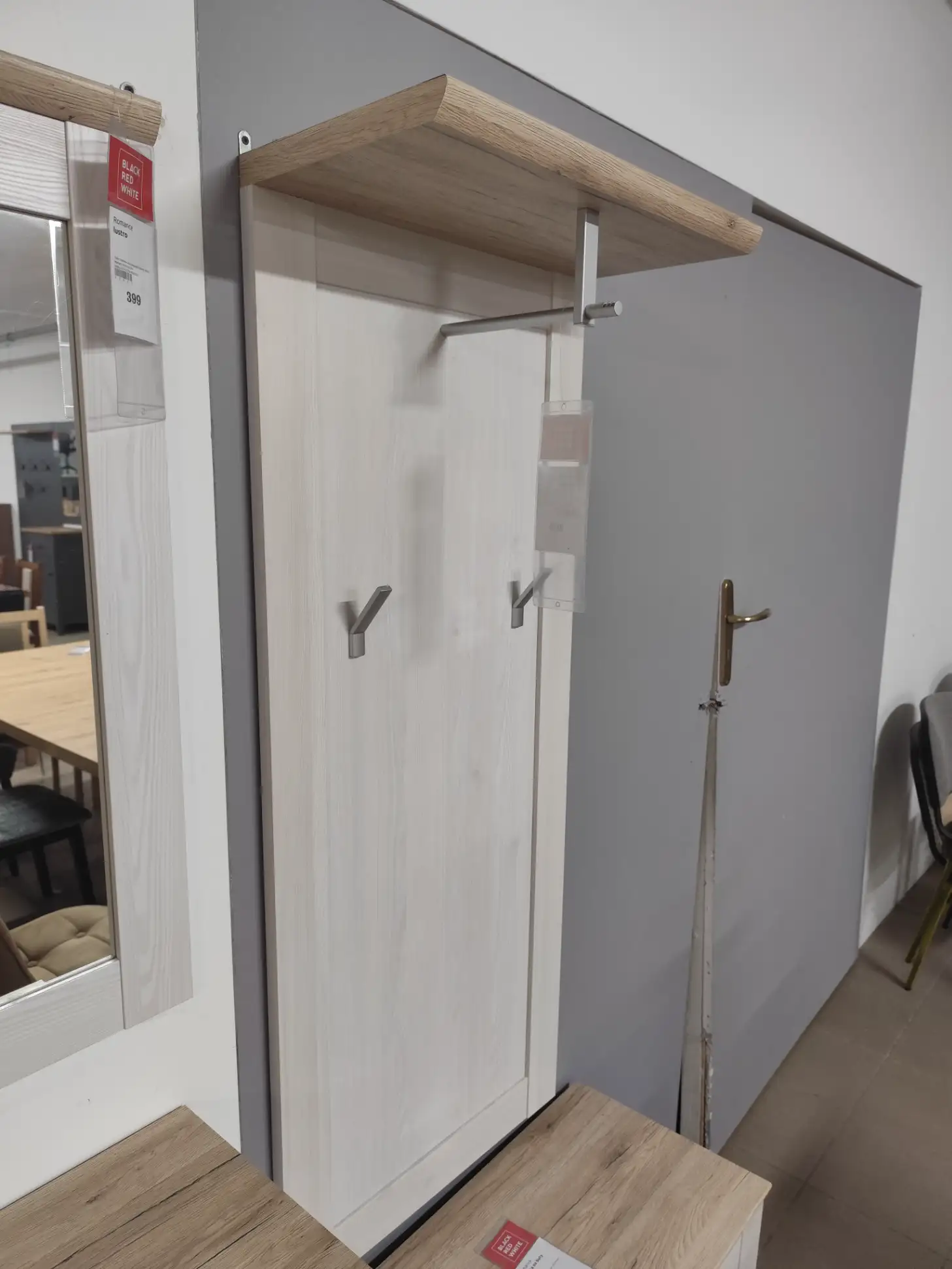 Black Red White Wieszak ścienny ROMANCE dąb san remo jasny Black Red White Wieszak ścienny ROMANCE dąb san remo jasny