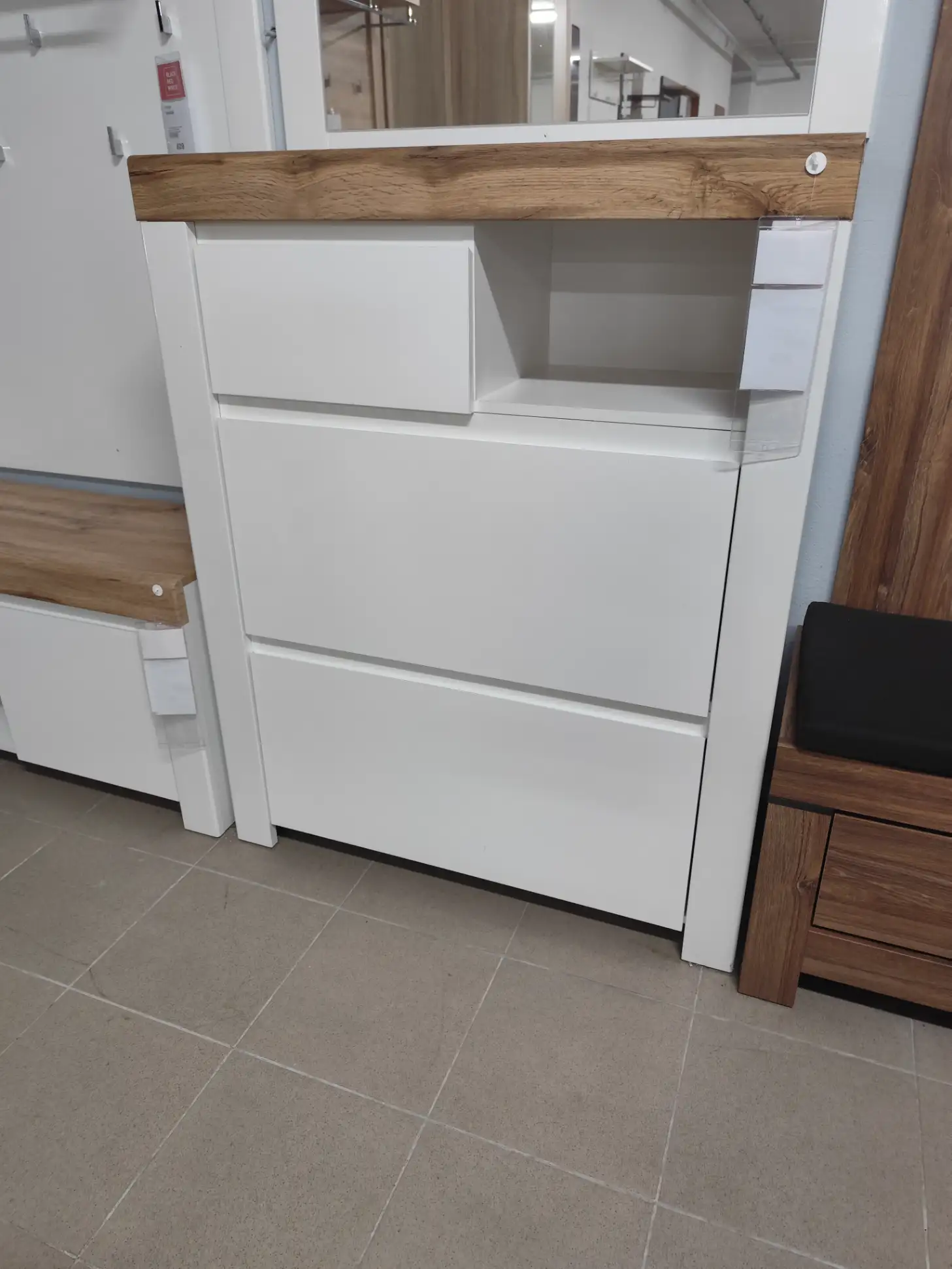 Black Red White Szafka na buty HOLTEN 92 cm biały połysk / dąb wotan Black Red White Szafka na buty HOLTEN 92 cm biały połysk / dąb wotan